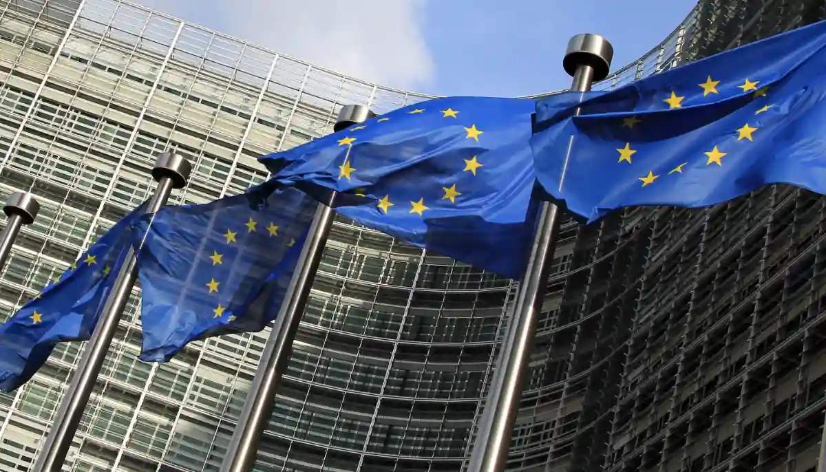 FT: Єврокомісія шукає обхідні шляхи для санкцій проти росії без участі Угорщини