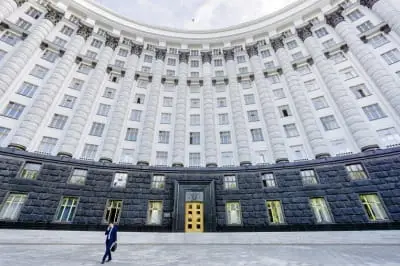 Уряд прогнозує зростання середньої зарплати у 2026 році: понад 30 тисяч гривень